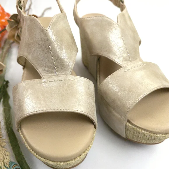 Antelope Metallic Gold Wedge Sandals - Women's 38 - Picture 4 of 12